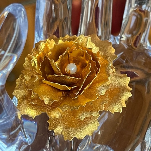 SANDOR Signed Gold Tone and Faux Pearl Estate Costume Brooch - Picture 3 of 11